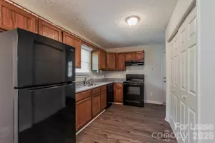 7610 Denon Hills Dr, Charlotte, NC 28212 - Photo 2