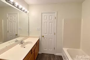 1911 Flushing Ct, Charlotte, NC 28215 - Photo 10