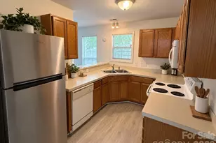 1911 Flushing Ct, Charlotte, NC 28215 - Photo 4