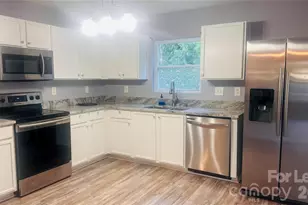 3039 Buckleigh St, Charlotte, NC 28215 - Photo 2