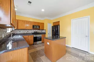 16342 Hayfield Rd, Charlotte, NC 28213 - Photo 10
