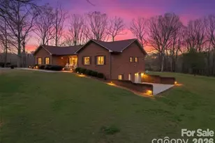 328 Davidson Ct, Taylorsville, NC 28681 - Photo 2