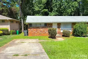 561 Blendwood Dr, Charlotte, NC 28215 - Photo 1