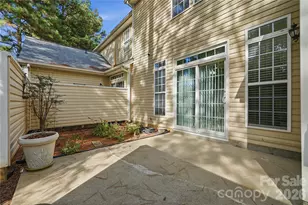 5426 Johnston Mill Ct, Charlotte, NC 28269 - Photo 32