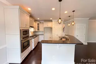 7412 Canova Ln, Charlotte, NC 28278 - Photo 2