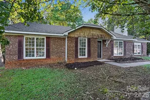 6411 Rocklake Dr, Charlotte, NC 28214 - Photo 2