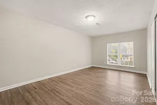 6411 Rocklake Dr, Charlotte, NC 28214 - Photo 4