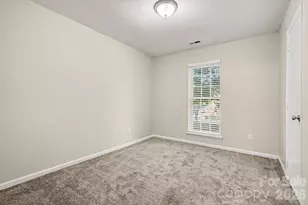 6411 Rocklake Dr, Charlotte, NC 28214 - Photo 10
