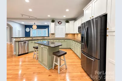 5824 Hartfield Downs Drive, Charlotte, NC 28269 - Photo 2