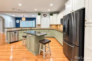 5824 Hartfield Downs Dr, Charlotte, NC 28269 - Photo 2