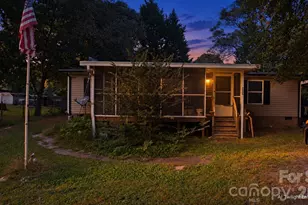 2008 7th Ave SW, Hickory, NC 28602 - Photo 8