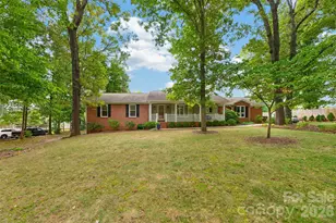 1660 Fairway Dr, Newton, NC 28658 - Photo 1
