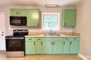 409 Skyline Dr, Salisbury, NC 28146 - Photo 4