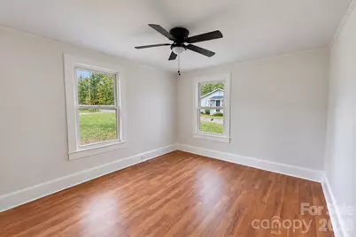 105 E Hartford Avenue, Bessemer City, NC 28016 - Photo 6