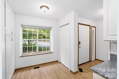 725 N Park Place, Hendersonville, NC 28791 - Photo 14