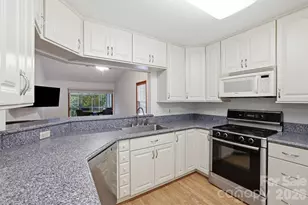 725 N Park Pl, Hendersonville, NC 28791 - Photo 10