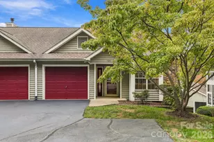 725 N Park Pl, Hendersonville, NC 28791 - Photo 2