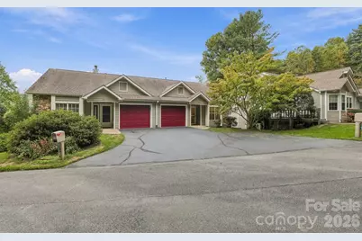 725 N Park Place, Hendersonville, NC 28791 - Photo 1