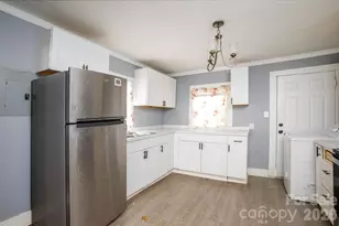 306 E 1st St, Lexington, NC 27292 - Photo 10