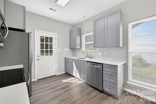 9119 Stone Abbey Pl, Charlotte, NC 28215 - Photo 18