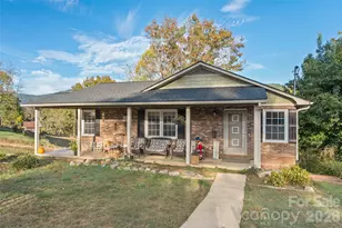 213 Oakmont Dr, Canton, NC 28716 - Photo 1