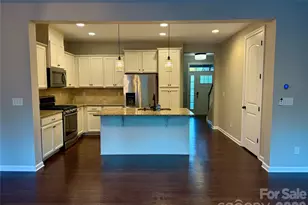 9441 Glenburn Ln, Charlotte, NC 28278 - Photo 2