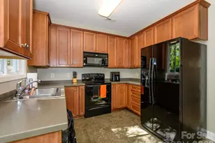9833 Coatbridge Dr, Charlotte, NC 28269 - Photo 10