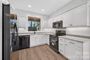 1011 Fassifern Ct, Hendersonville, NC 28791 - Photo 8