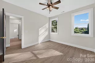 1011 Fassifern Ct, Hendersonville, NC 28791 - Photo 16