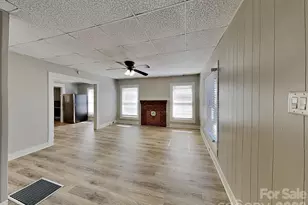 404 E Mills Ave, Mooresville, NC 28115 - Photo 2