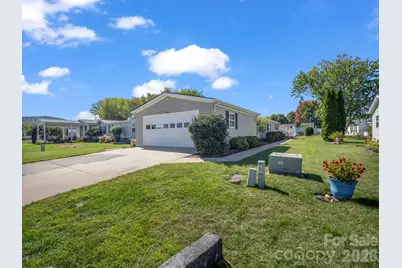 528 Riverwind Drive, Hendersonville, NC 28739 - Photo 6