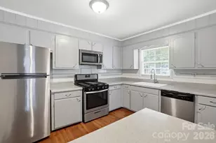 6308 Cove Creek Dr, Charlotte, NC 28215 - Photo 8