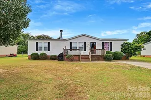 111 Magnolia Gardens Dr, Jacksonville, NC 28540 - Photo 2