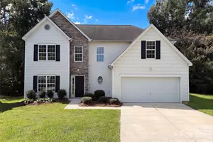 8902 Woodland Hills Rd, Charlotte, NC 28269 - Photo 1