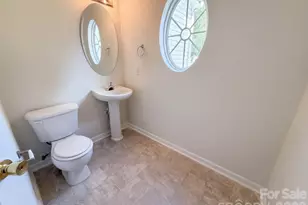 8902 Woodland Hills Rd, Charlotte, NC 28269 - Photo 10