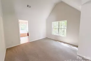 8902 Woodland Hills Rd, Charlotte, NC 28269 - Photo 12