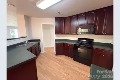 8902 Woodland Hills Road, Charlotte, NC 28269 - Photo 2