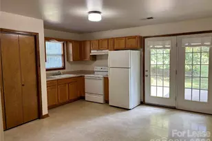 1391 Victor Woods Ln, Lincolnton, NC 28092 - Photo 4