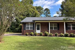 1391 Victor Woods Ln, Lincolnton, NC 28092 - Photo 1