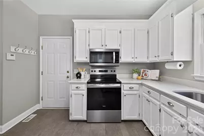 4711 Beech Crest Place, Charlotte, NC 28269 - Photo 16