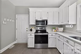 4711 Beech Crest Pl, Charlotte, NC 28269 - Photo 16