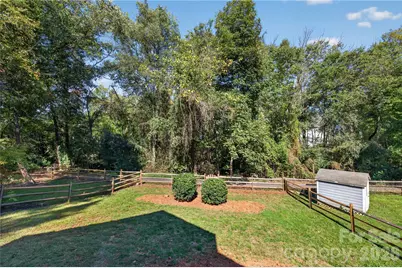 4711 Beech Crest Place, Charlotte, NC 28269 - Photo 32