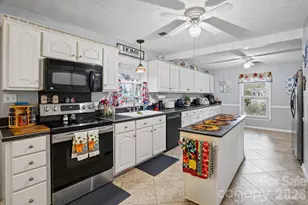 11210 Walking Horse Ln, Charlotte, NC 28215 - Photo 14