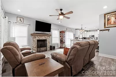 304 E Florida Avenue, Bessemer City, NC 28016 - Photo 6