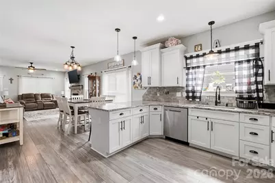 304 E Florida Avenue, Bessemer City, NC 28016 - Photo 10