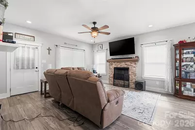 304 E Florida Avenue, Bessemer City, NC 28016 - Photo 4