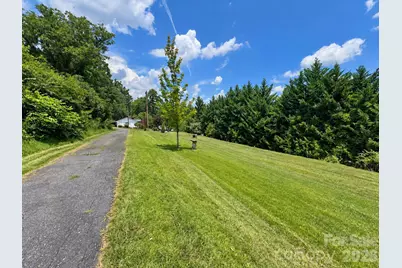 409 W Virginia Avenue, Bessemer City, NC 28016 - Photo 2
