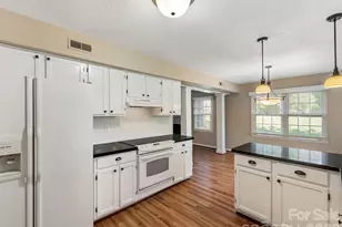 727 Clayfield Ct, Charlotte, NC 28209 - Photo 10