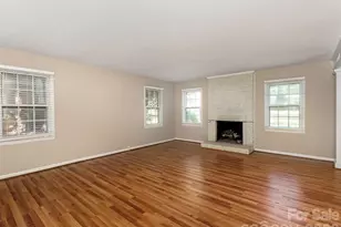 727 Clayfield Ct, Charlotte, NC 28209 - Photo 2