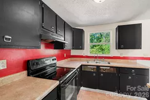 1010 Glenfiddich Dr, Charlotte, NC 28215 - Photo 8